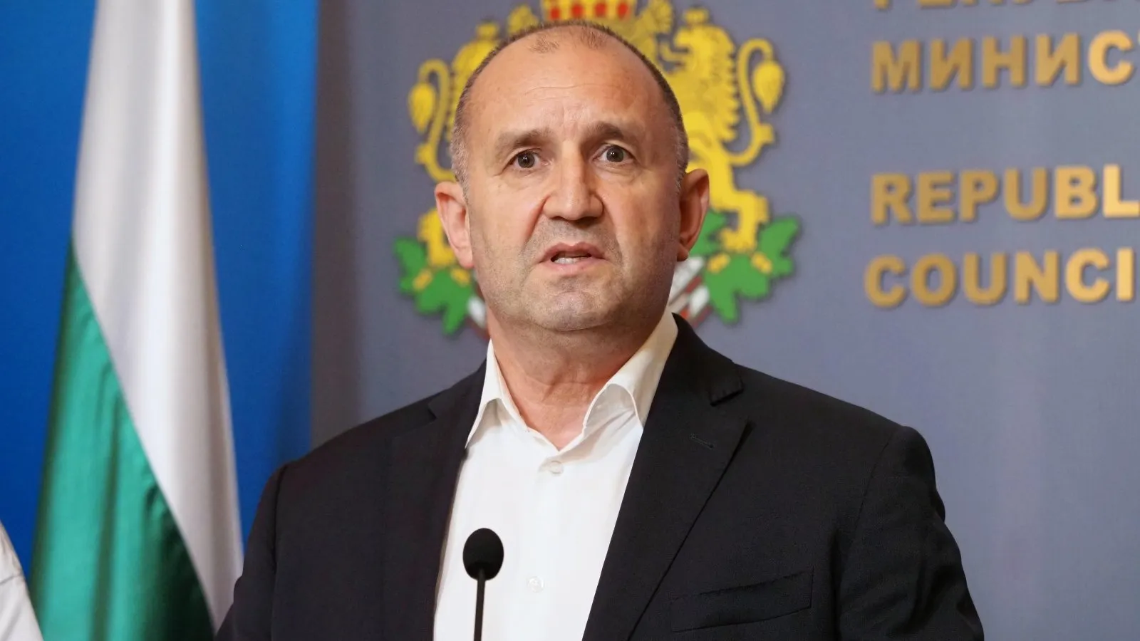 Премиерът агитира за Йотова през официалния канал на правителството