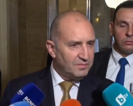 Радев: На балотажа битката ще е между два противоположни политически модела