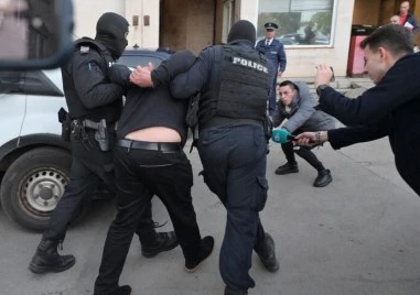 Съдът решава дали да остави в ареста обвинения за убийството на Слави Бинев