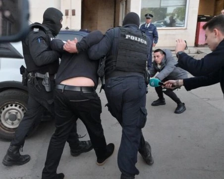 Съдът решава дали да остави в ареста обвинения за убийството на Слави Бинев