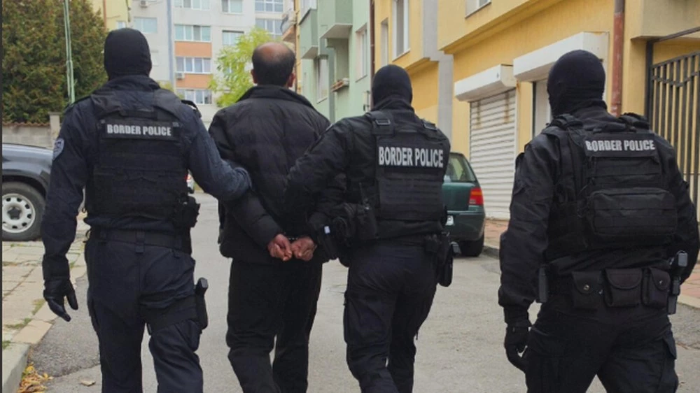 19 задържани за трафик на мигранти през България при акция на ГДГП