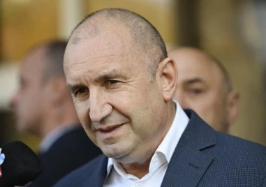 Радев: Нямаше как да разкрием кой е запалил антените на Starlink, извършителите щяха да избягат