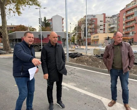 Пробивът под Централна гара напредва, сменят шумни шахти след сигнали на пловдивчани СНИМКИ