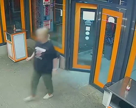 Психично болна жена напада минувачи и нахлу с нож в закусвалня във Варна