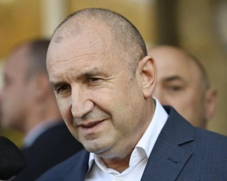 Радев: Нямаше как да разкрием кой е запалил антените на Starlink, извършителите щяха да избягат