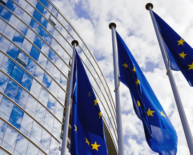 Европейският съюз се отказва да нарича Канада „асоцииран член