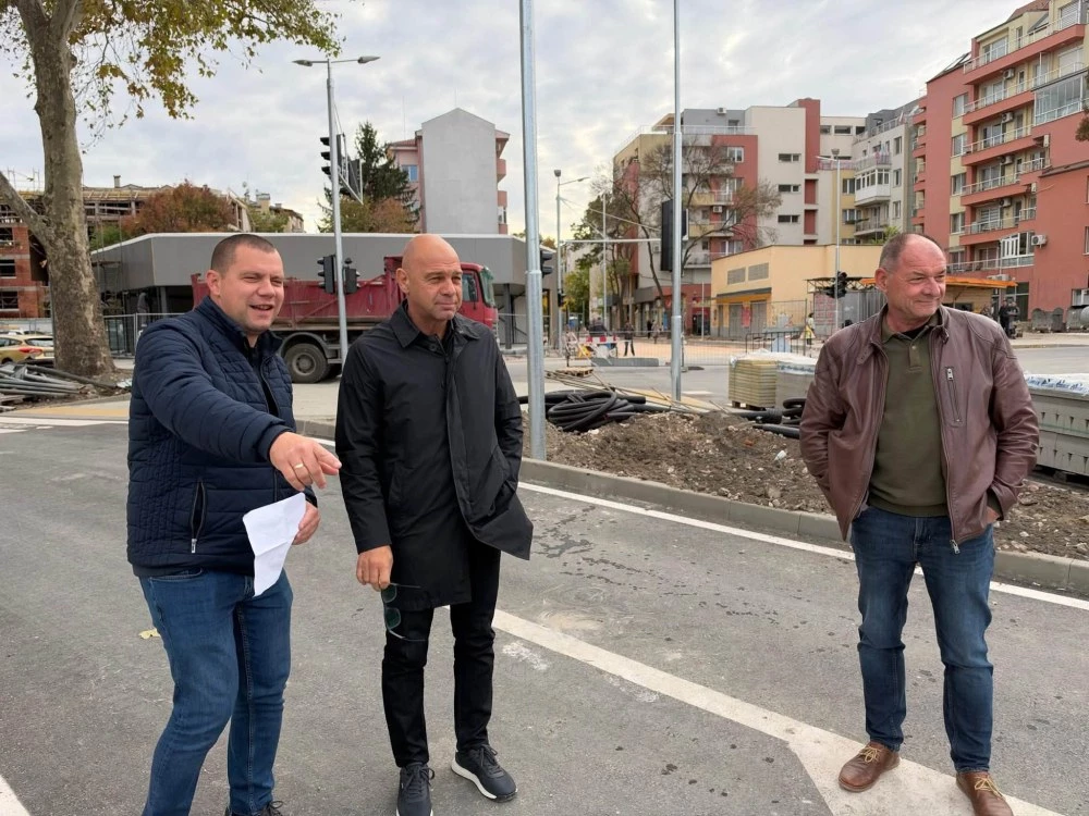 Пробивът под Централна гара напредва, сменят шумни шахти след сигнали на пловдивчани СНИМКИ