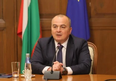 Земеделският министър: Проверяваме къде се трупат надценките по веригата