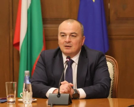 Земеделският министър: Проверяваме къде се трупат надценките по веригата