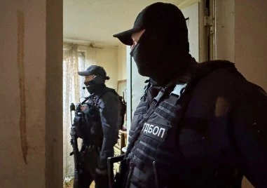 ГДБОП откри над 1500 антични и средновековни ценности при двама мъже край Пловдив, разминаха се с пробация