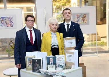 Наследниците на Димитър Кудоглу дариха над 130 книги на НБ Иван Вазов