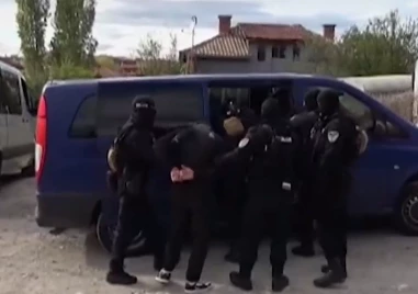 Откриха фентанил и нелегален алкохол при мащабна полицейска акция в Хасковско