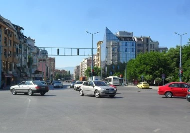 Ремонт на светофар спира движението по северното платно на част от бул. „България