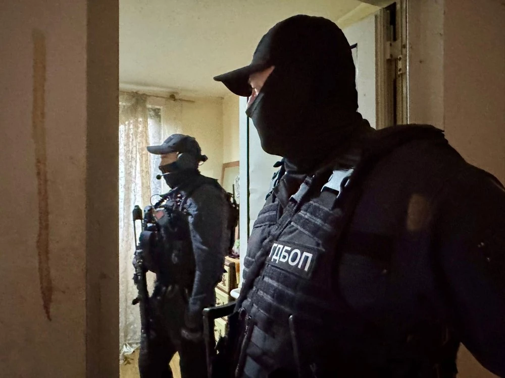 ГДБОП откри над 1500 антични и средновековни ценности при двама мъже край Пловдив, разминаха се с пробация