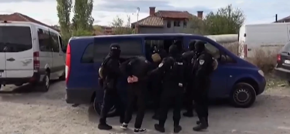 Откриха фентанил и нелегален алкохол при мащабна полицейска акция в Хасковско