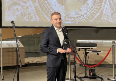 Илиян Велков с отличие от СБЖ за 100 години организирана журналистика в Пловдив